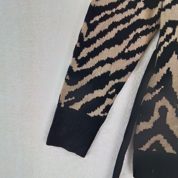 Forever 21 Open Front‎ Sweater Cardigan Size Med in Black, Tan Zebra - Picture 6 of 10
